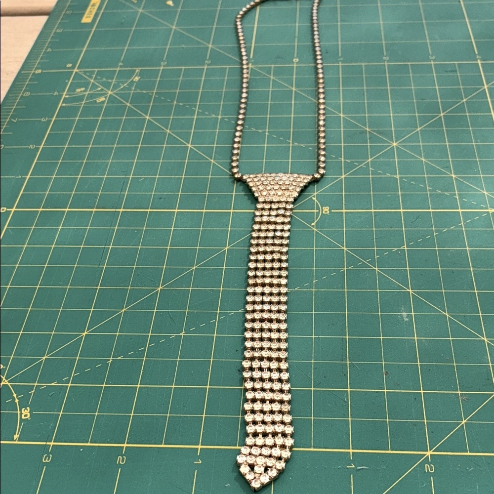 Vintage Elegant Silver Rhinestone Necklace